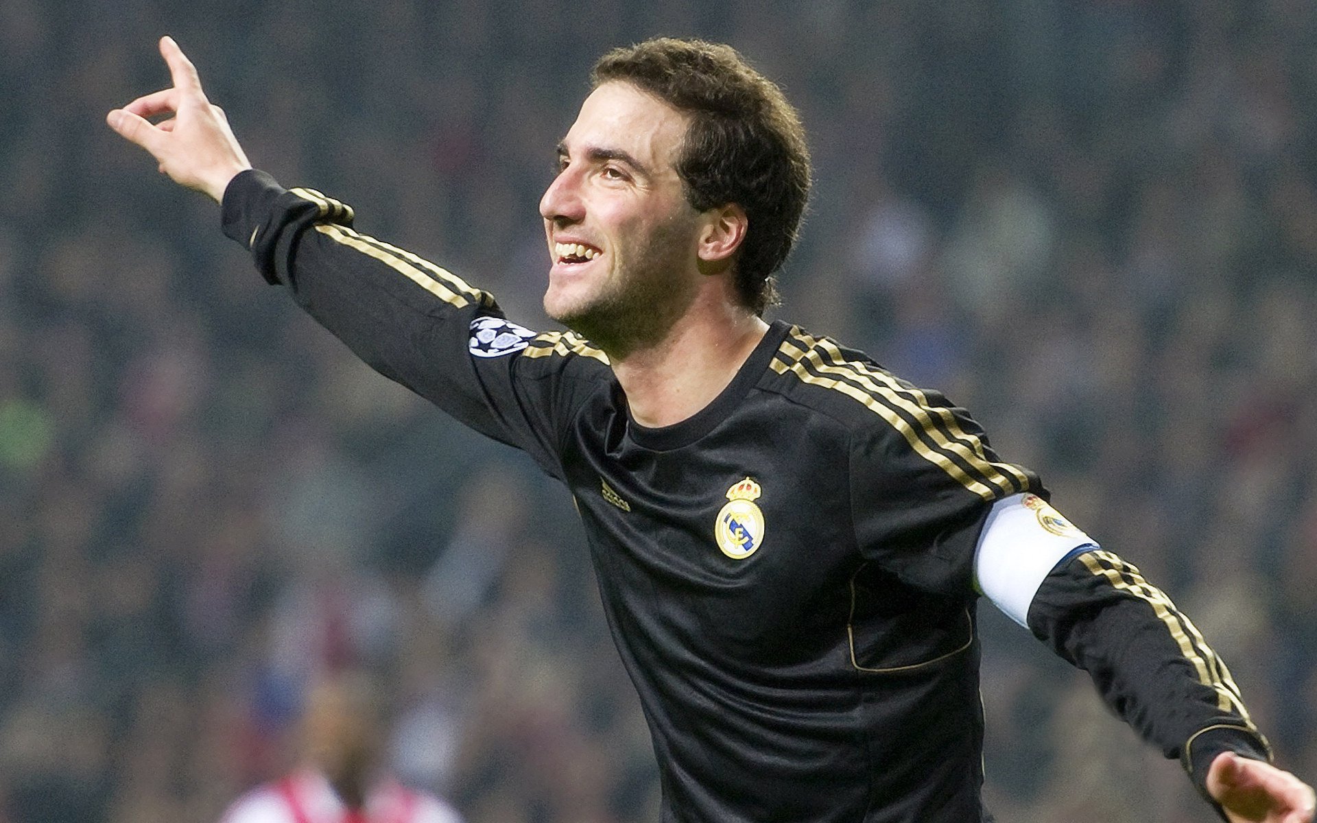 维达德卡萨布兰卡主场气氛堪比欧洲豪门，球迷热情高涨，卡萨布兰卡 kid